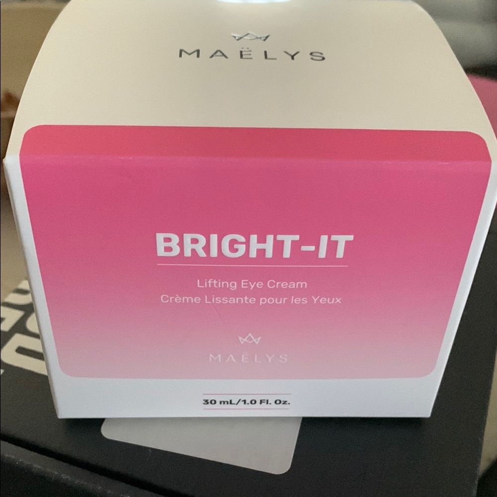 Pink and White Eye Primer for Flawless Makeup